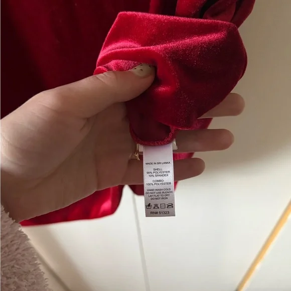 CeCe Women's Red Velvet Bubble-Sleeve Mini Dress Size Medium Christmas Party NYE - Picture 6 of 8